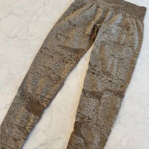 Women’s NVGTN gym leggings